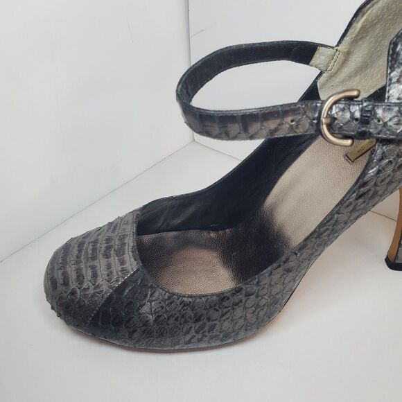 Max Studio Women Mary Jane Pump Size 9.5 Snakeskin Gray Silver Retro Strap Heels - Picture 2 of 9
